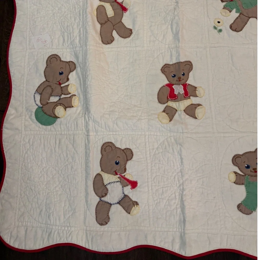 Vintage Handmade Teddy Bear Applique Baby Quilt Scalloped Red Border 42x52